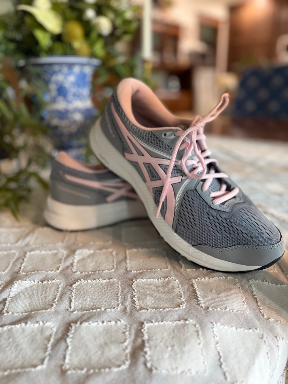 Asics Women's Gray & Pink Athletic Running Shoes 11 wide